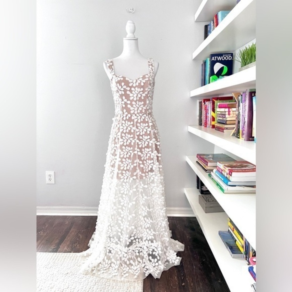 Dress the Population Anabel Semisheer Sweetheart Neck Gown Off White Size M NWT